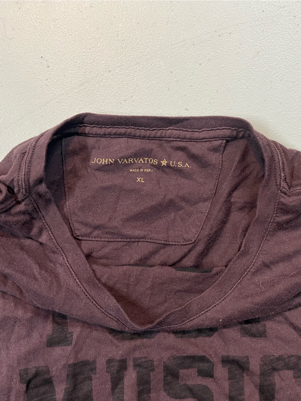John Varvatos USA “I Got Music I Got Soul” Graphic T-Shirt XL Burgundy - Picture 2 of 3